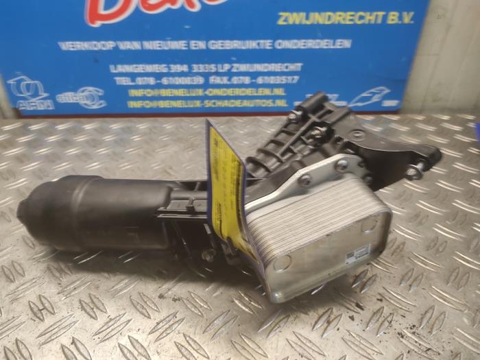 Gebrauchte Ölfiltergehäuse BMW 3 serie (G20) 320e 2.0 TwinPower Turbo 16V Preis auf Anfrage angeboten von Benelux Zwijndrecht B.V.