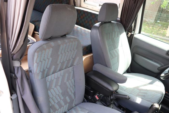Używane Fotel prawy Ford Transit Connect 1.8 TDCi 110 Cena na żądanie oferowane przez Benelux Zwijndrecht B.V.