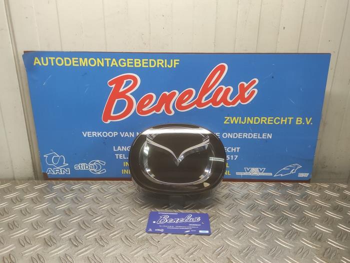 Begagnade Emblem Mazda CX-5 II (KF) 2.0 SkyActiv-G 165 16V 2WD Pris på förfrågan erbjuds av Benelux Zwijndrecht B.V.