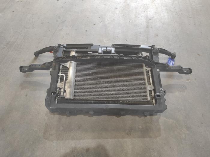 Begagnade Front Volkswagen Polo IV (9N1/2/3) 1.4 16V Pris på förfrågan erbjuds av Benelux Zwijndrecht B.V.