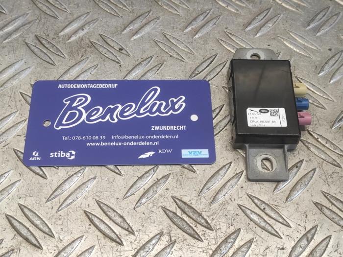 Begagnade Antenn Landrover Range Rover Velar (LY) 2.0 16V P400e AWD Pris på förfrågan erbjuds av Benelux Zwijndrecht B.V.