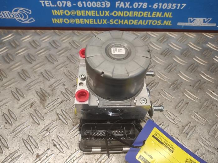 Begagnade ABS-pump Mazda CX-5 II (KF) 2.0 SkyActiv-G 165 16V 2WD Pris på förfrågan erbjuds av Benelux Zwijndrecht B.V.