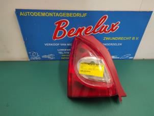 Używane Tylne swiatlo pozycyjne lewe Renault Twingo II (CN) 1.2 16V Cena na żądanie oferowane przez Benelux Zwijndrecht B.V.