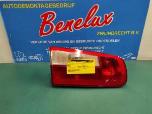 Używane Tylne swiatlo pozycyjne lewe Renault Laguna II (BG) 1.6 16V Cena na żądanie oferowane przez Benelux Zwijndrecht B.V.