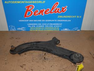Used Front wishbone, left Renault Clio III (BR/CR) 1.6 16V Price on request offered by Benelux Zwijndrecht B.V.