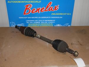 Used Front drive shaft, left Renault Clio III (BR/CR) 1.6 16V Price on request offered by Benelux Zwijndrecht B.V.