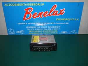 Usados Reproductor de CD y radio Peugeot 307 (3A/C/D) 1.6 16V Precio de solicitud ofrecido por Benelux Zwijndrecht B.V.