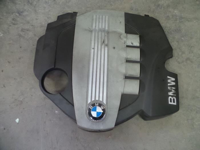 Engine protection panel from a BMW 5 serie Touring (E61) 520d 16V 2007