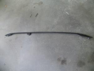 Used Roof rail, right BMW 5 serie Touring (E61) 520d 16V Price on request offered by Autodemontage Joko B.V.