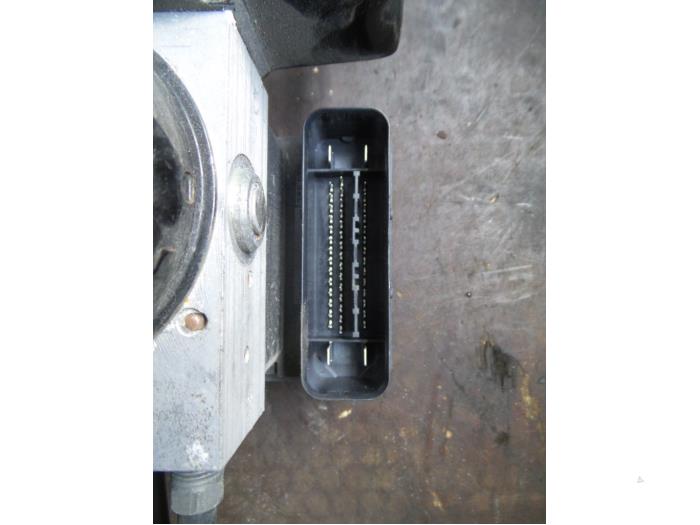 Begagnade ABS-pump Ford Focus 2 2.5 20V ST Pris på förfrågan erbjuds av Autodemontage Joko B.V.