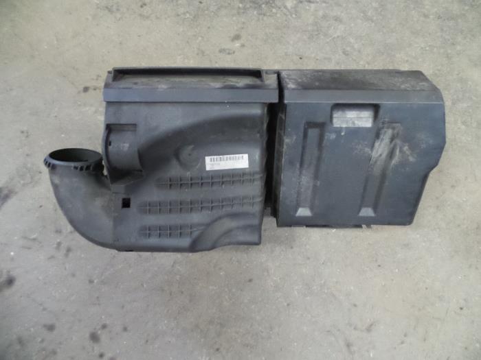 Gebrauchte Luftfiltergehäuse Ford Focus 2 2.5 20V ST Preis auf Anfrage angeboten von Autodemontage Joko B.V.