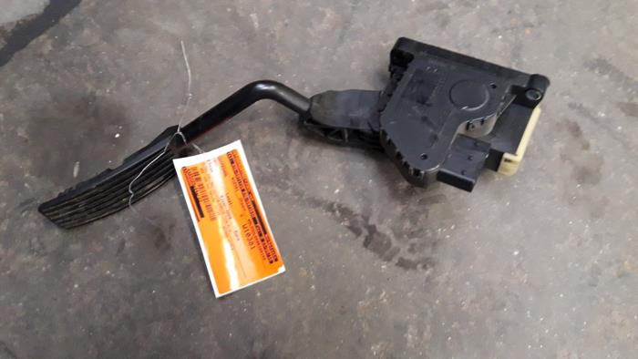 Accelerator pedal from a Opel Corsa D 1.0 2009