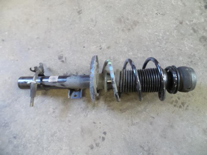 Front shock absorber rod, left from a Volkswagen Up! (121) 1.0 12V 75 2015