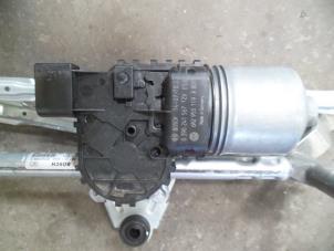 Used Front wiper motor Volkswagen Up! (121) 1.0 12V 75 Price on request offered by Autodemontage Joko B.V.