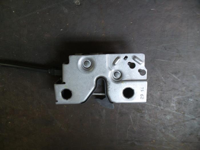 Bonnet lock mechanism from a Volkswagen Up! (121) 1.0 12V 75 2015