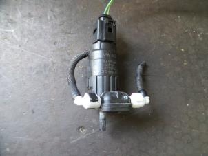 Used Windscreen washer pump Volkswagen Up! (121) 1.0 12V 75 Price on request offered by Autodemontage Joko B.V.