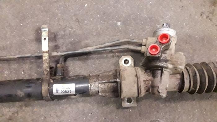 Power steering box from a Mazda Demio (DW) 1.3 16V 2000