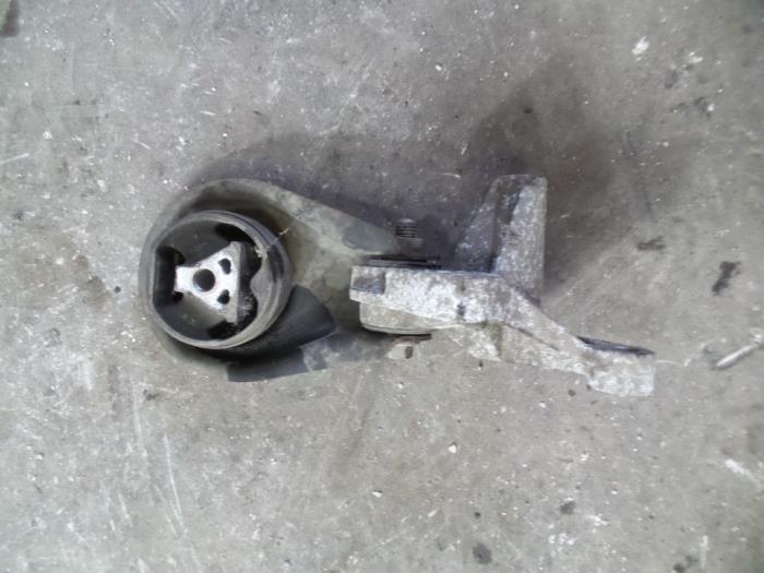 Usagé Support boîte de vitesses Ford Focus 2 1.6 16V Prix sur demande proposé par Autodemontage Joko B.V.
