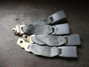Used Rear seatbelt buckle, centre Mazda 323 (BJ12) 1.3i 16V Price on request offered by Autodemontage Joko B.V.