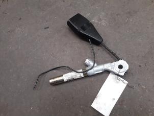Used Seatbelt tensioner, left Renault Clio II (BB/CB) 1.4 16V Price on request offered by Autodemontage Joko B.V.
