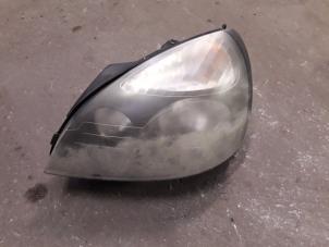 Used Headlight, left Renault Clio II (BB/CB) 1.4 16V Price on request offered by Autodemontage Joko B.V.