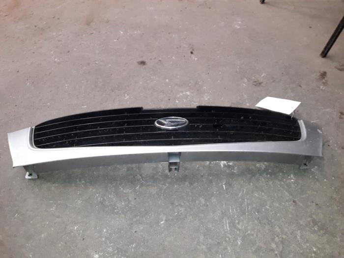 Używane Grill Daihatsu Terios (J1) 1.3 16V 4x4 Cena na żądanie oferowane przez Autodemontage Joko B.V.