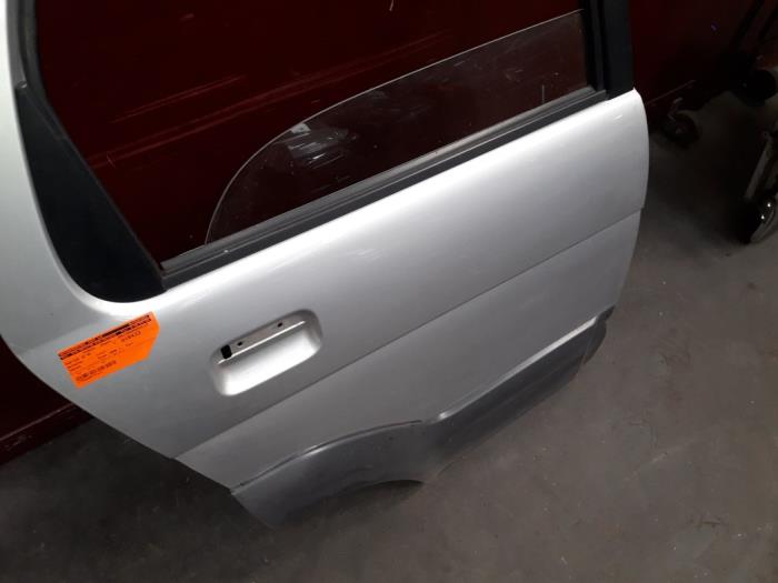 Rear door 4-door, right from a Daihatsu Terios (J1) 1.3 16V 4x4 2000