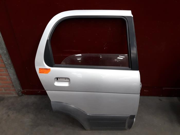Rear door 4-door, right from a Daihatsu Terios (J1) 1.3 16V 4x4 2000