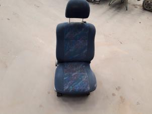 Używane Fotel prawy Daihatsu Terios (J1) 1.3 16V 4x4 Cena na żądanie oferowane przez Autodemontage Joko B.V.