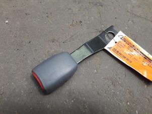 Used Front seatbelt buckle, left Daihatsu Terios (J1) 1.3 16V 4x4 Price on request offered by Autodemontage Joko B.V.