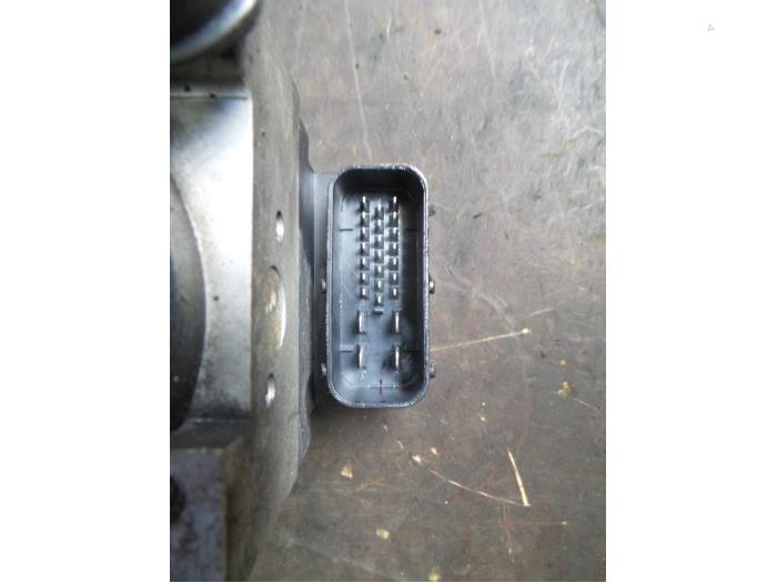 Usagé Pompe ABS Hyundai Tucson (JM) 2.0 CRDi VGT 16V 4x2 Prix sur demande proposé par Autodemontage Joko B.V.