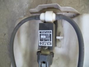 Used Windscreen washer pump Hyundai Tucson (JM) 2.0 CRDi VGT 16V 4x2 Price on request offered by Autodemontage Joko B.V.