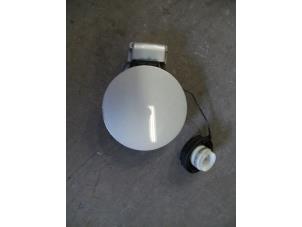 Used Tank cap cover Hyundai Tucson (JM) 2.0 CRDi VGT 16V 4x2 Price on request offered by Autodemontage Joko B.V.