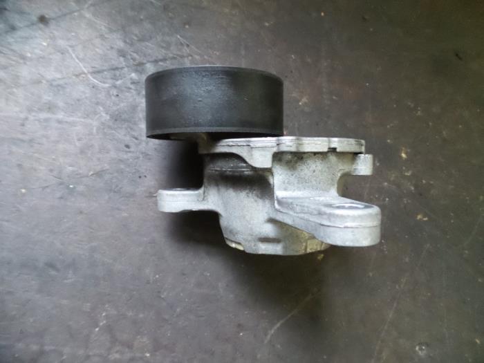 Usados Rodillo tensor correa múltiple Volkswagen Passat Variant (3G5) 1.6 TDI 16V Precio de solicitud ofrecido por Autodemontage Joko B.V.