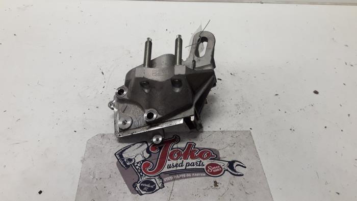 Used Engine mount Ford Focus 3 1.6 Ti-VCT 16V 125 Price on request offered by Autodemontage Joko B.V.