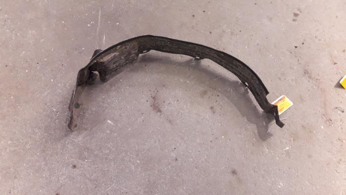 Wheel arch liner from a Mercedes-Benz 190 (W201) 2.0 E 1989