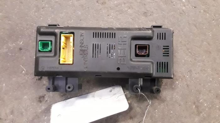 Heater control panel from a Peugeot 307 Break (3E) 1.6 HDi 90 16V 2006