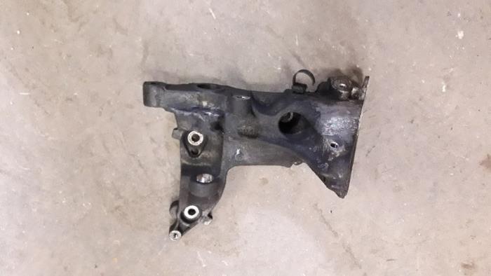 Usagé Support dynamo haut Peugeot 207/207+ (WA/WC/WM) 1.6 HDi 16V Prix sur demande proposé par Autodemontage Joko B.V.