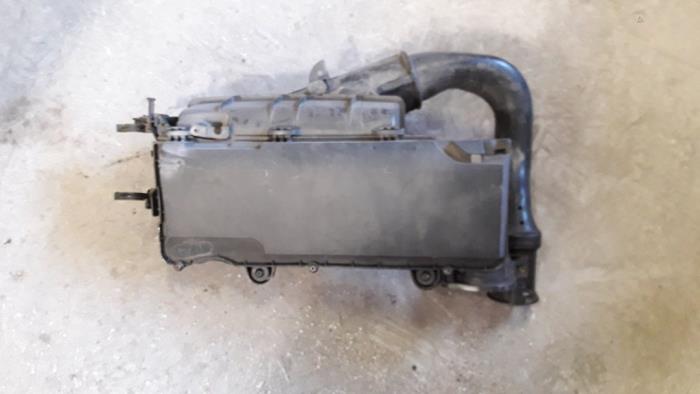 Begagnade Luftfilterhus Toyota Aygo (B10) 1.4 HDI Pris på förfrågan erbjuds av Autodemontage Joko B.V.