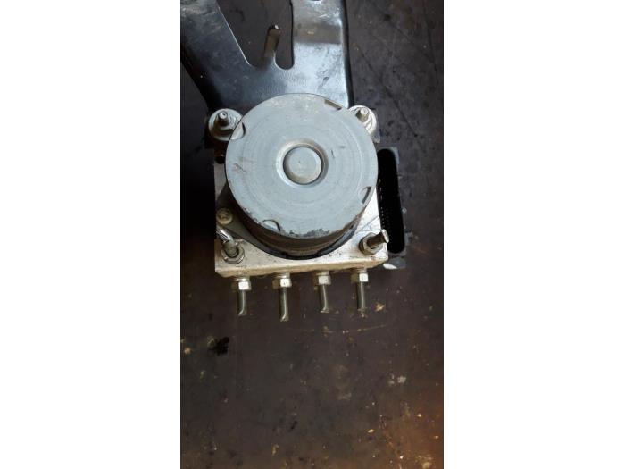 Begagnade ABS-pump Toyota Aygo (B10) 1.4 HDI Pris på förfrågan erbjuds av Autodemontage Joko B.V.