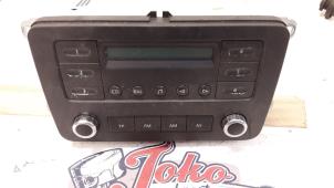 Used Radio Volkswagen Caddy Combi III (2KB,2KJ) 2.0 SDI Price on request offered by Autodemontage Joko B.V.