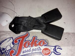 Used Rear seatbelt buckle, centre Nissan Almera (N16) 1.5 dCi Price on request offered by Autodemontage Joko B.V.