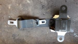 Used Rear seatbelt, centre Nissan Almera (N16) 1.5 dCi Price on request offered by Autodemontage Joko B.V.