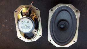 Used Speaker Nissan Almera (N16) 1.5 dCi Price on request offered by Autodemontage Joko B.V.