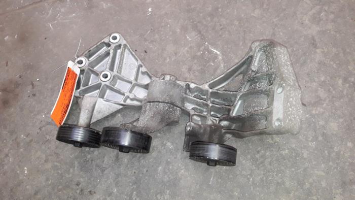 Usados Rodillo tensor correa múltiple Mercedes A (W168) 1.6 A-160 Precio de solicitud ofrecido por Autodemontage Joko B.V.