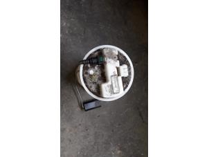 Used Electric fuel pump Renault Twingo II (CN) 1.2 16V Price on request offered by Autodemontage Joko B.V.
