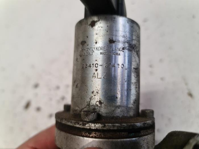 EGR valve from a Hyundai Tucson (JM) 2.0 CRDi VGT 16V 4x2 2006