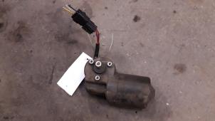 Used Front wiper motor Renault Clio II (BB/CB) 1.4 Price on request offered by Autodemontage Joko B.V.