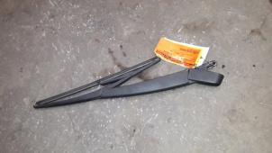 Used Rear wiper arm Renault Clio II (BB/CB) 1.2 Societe Price on request offered by Autodemontage Joko B.V.