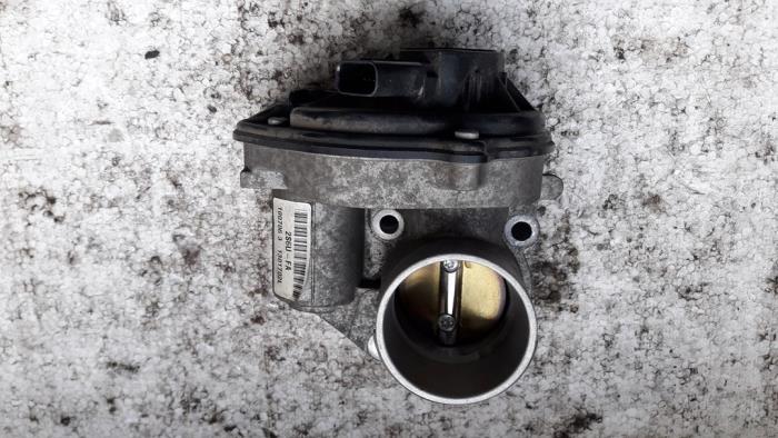 Throttle body from a Ford Focus 2 1.6 16V 2007